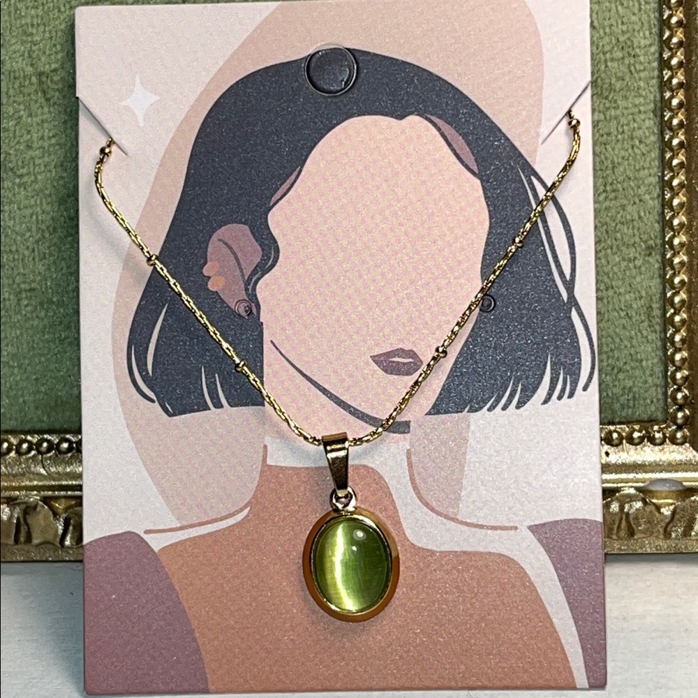 Elegant gold necklace
